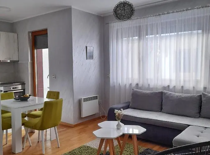 Radovanovic Апартаменты *